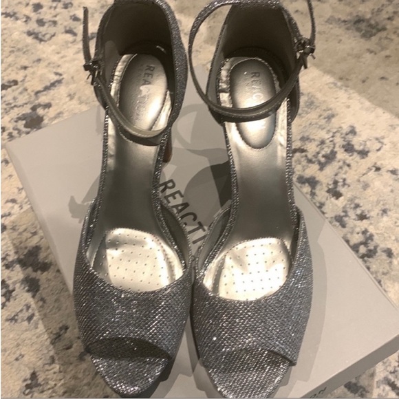 Women’s Kenneth Cole Reaction sparkly dressy heels - Picture 3 of 9